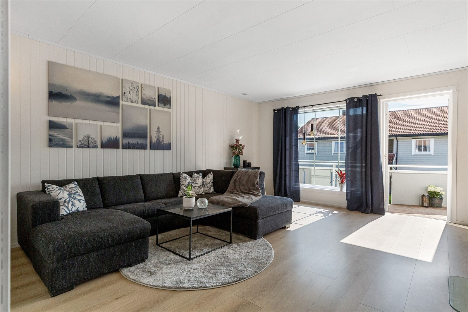 Leiligheten ligger i andre etasje i en firemannsbolig fra 1994. Galleribilde