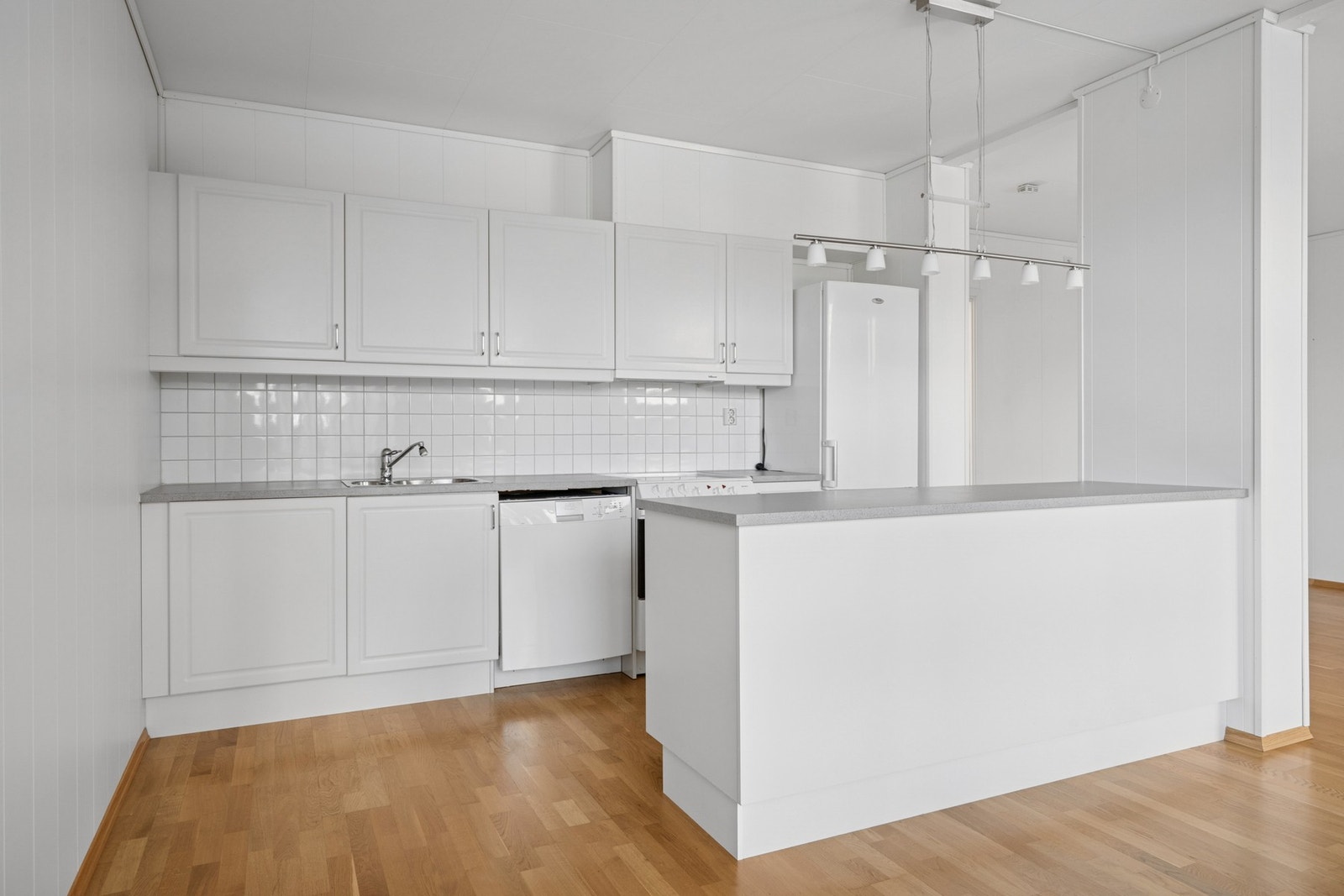 Leiligheten har elektrisk oppvarming og mekanisk avtrekk. Galleribilde