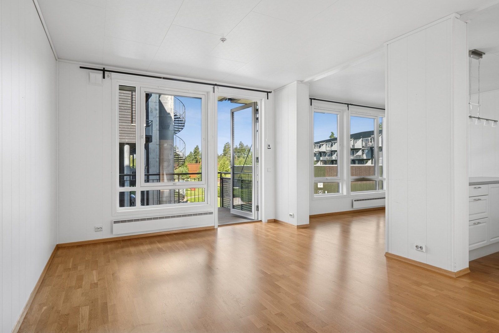 Kanalvegen 33 er en romslig og lettstelt 3-roms leilighet i byggets 2. etasje. Galleribilde