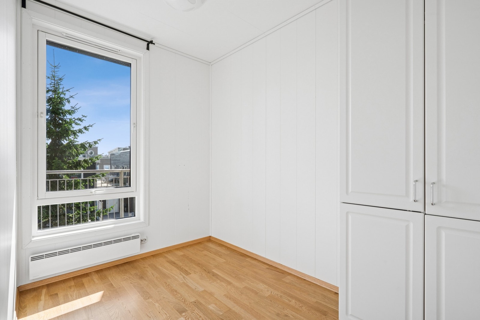 Her er det god plass til seng og annet møblement. Galleribilde