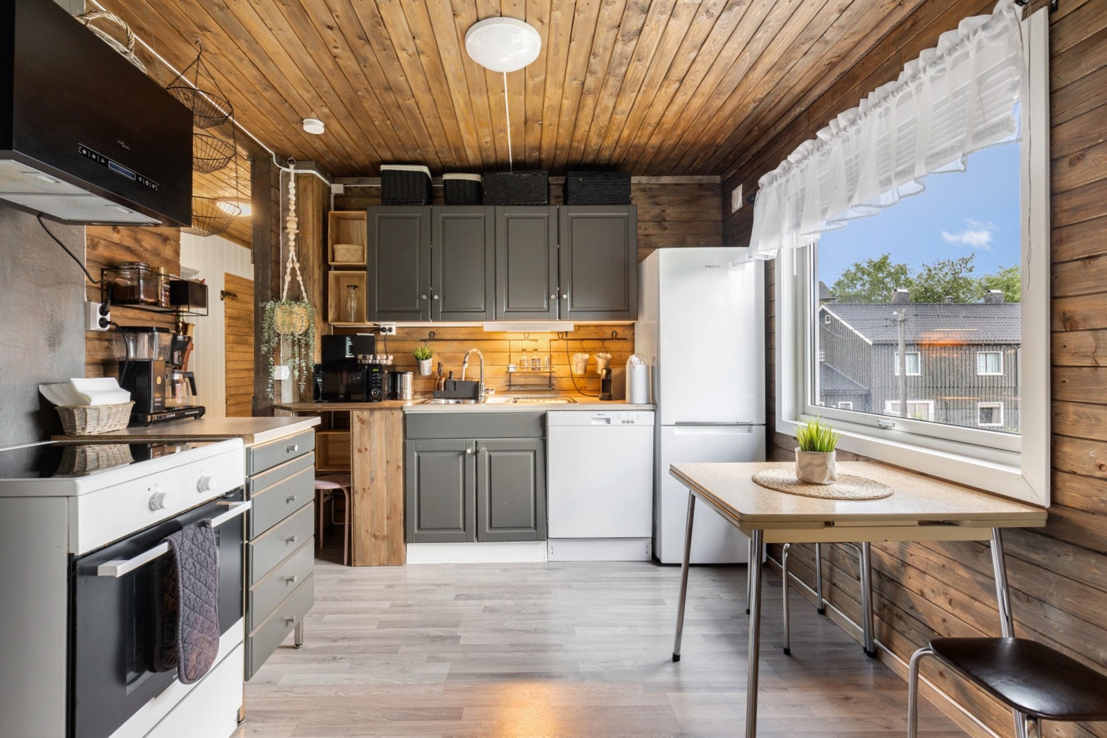 Praktisk kjøkken med alt du trenger Galleribilde