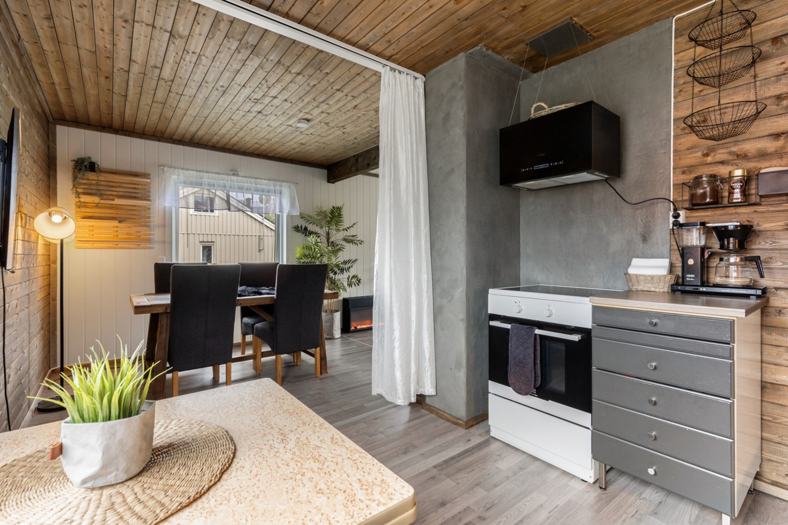 Spisestue i tilknytning til kjøkken Galleribilde