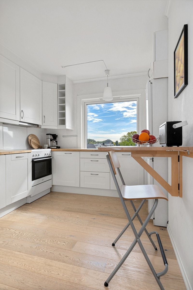 Det er også plass til frokostbord på kjøkkenet. Galleribilde