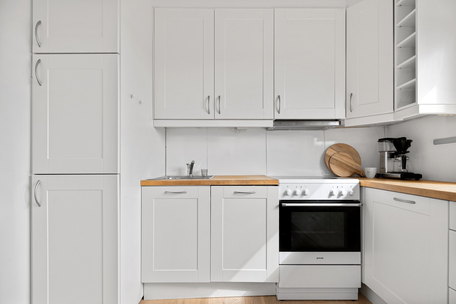 Det er godt med skap- og benkeplass. Galleribilde