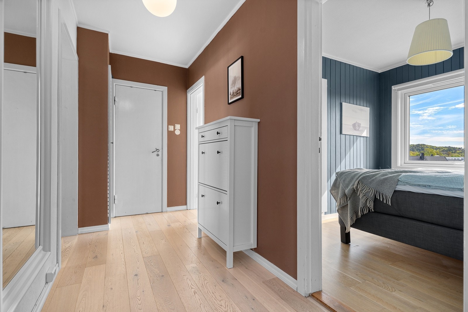 Gang/entré. Inn døren rett frem finner du bad. Galleribilde