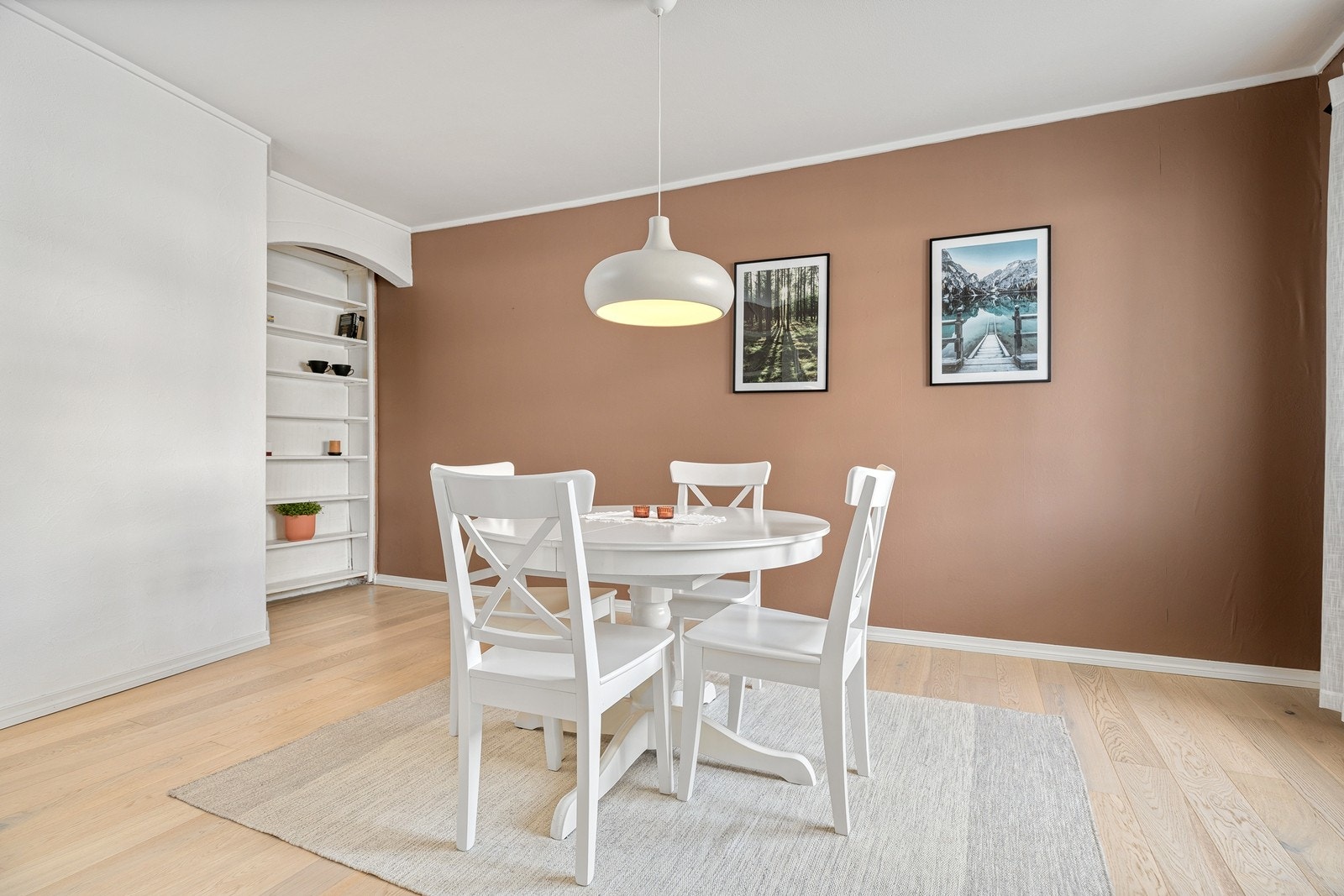 Stort soverom som i dag benyttes til spisestue. Galleribilde