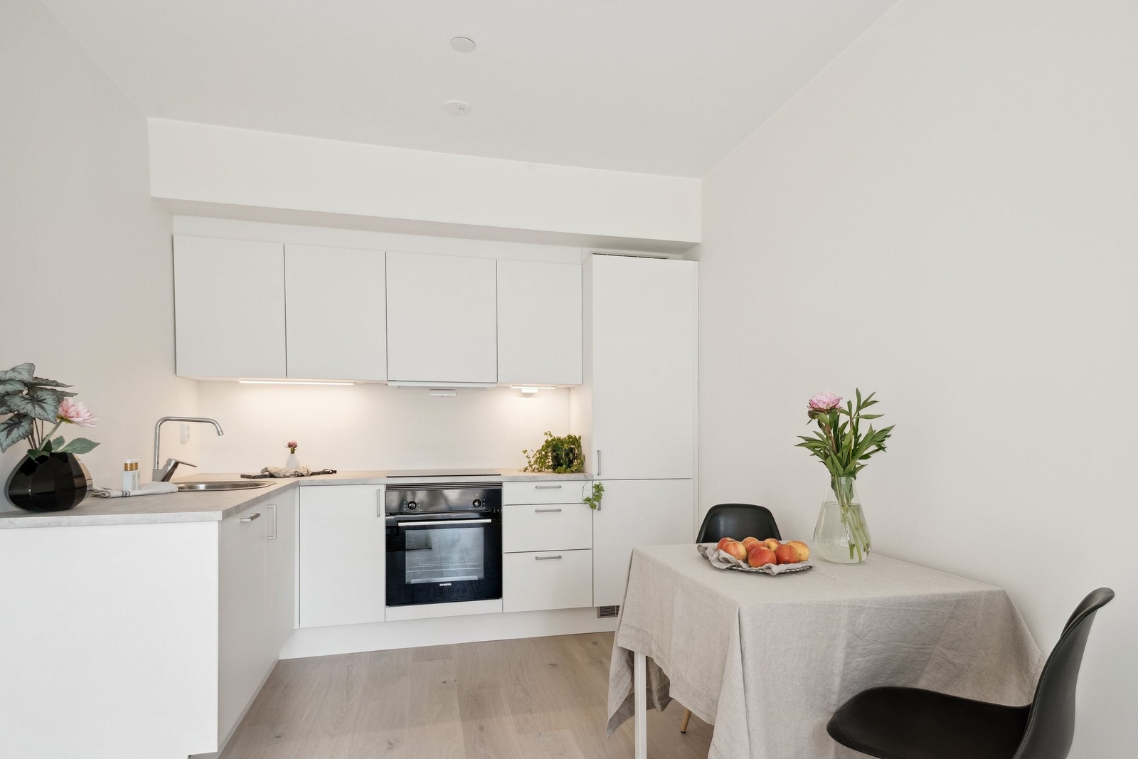 God takhøyde i stue/kjøkken. Galleribilde