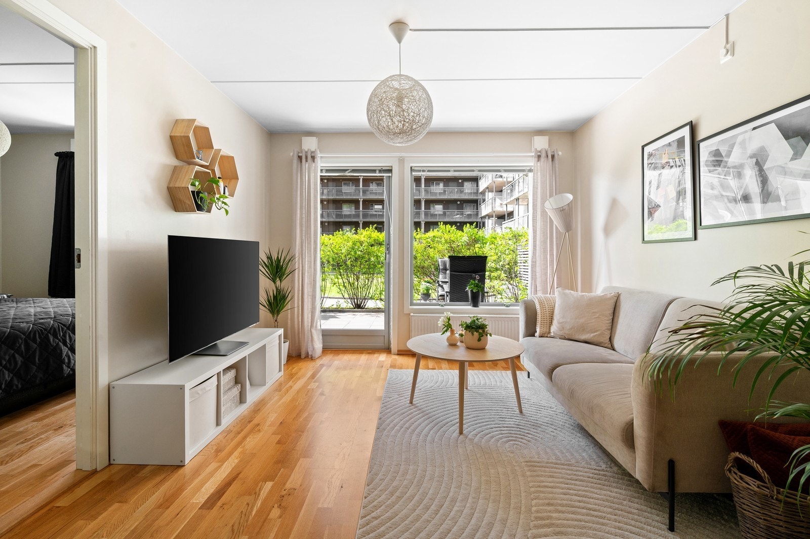 Lun og koselig stue – perfekt for rolige kvelder hjemme eller hyggelige sammenkomster. Galleribilde