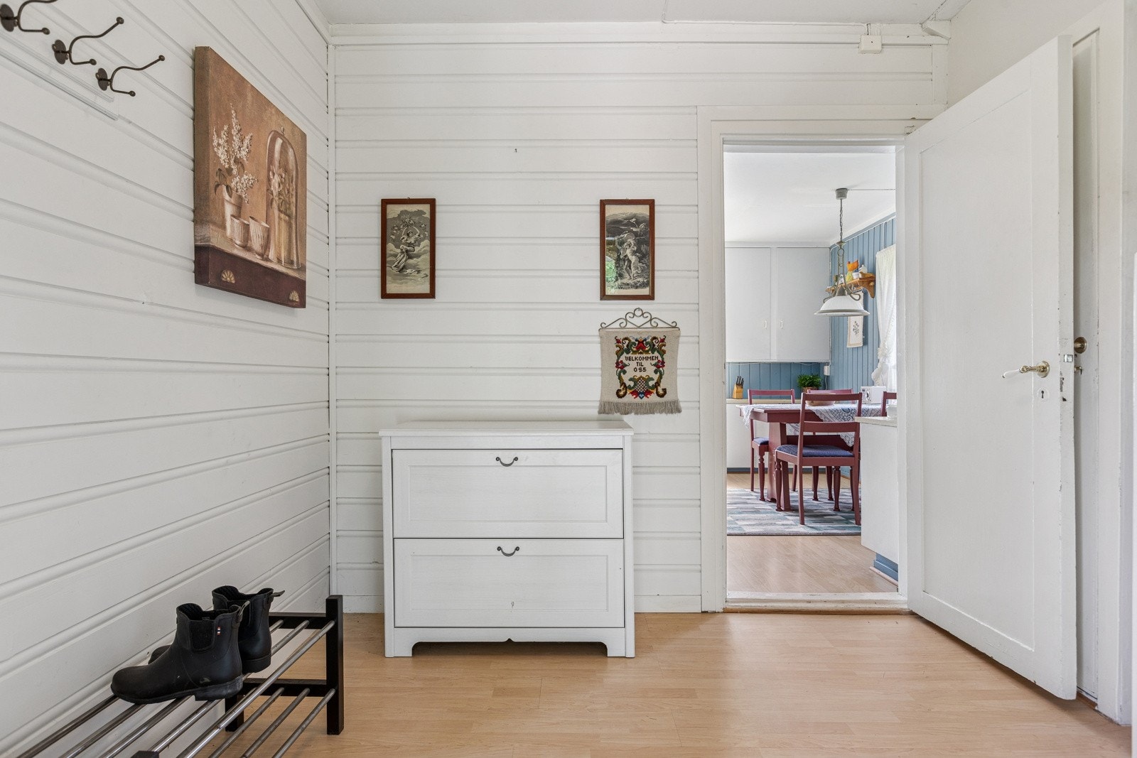 Romslig entrée på ca. 8,5 kvm Galleribilde