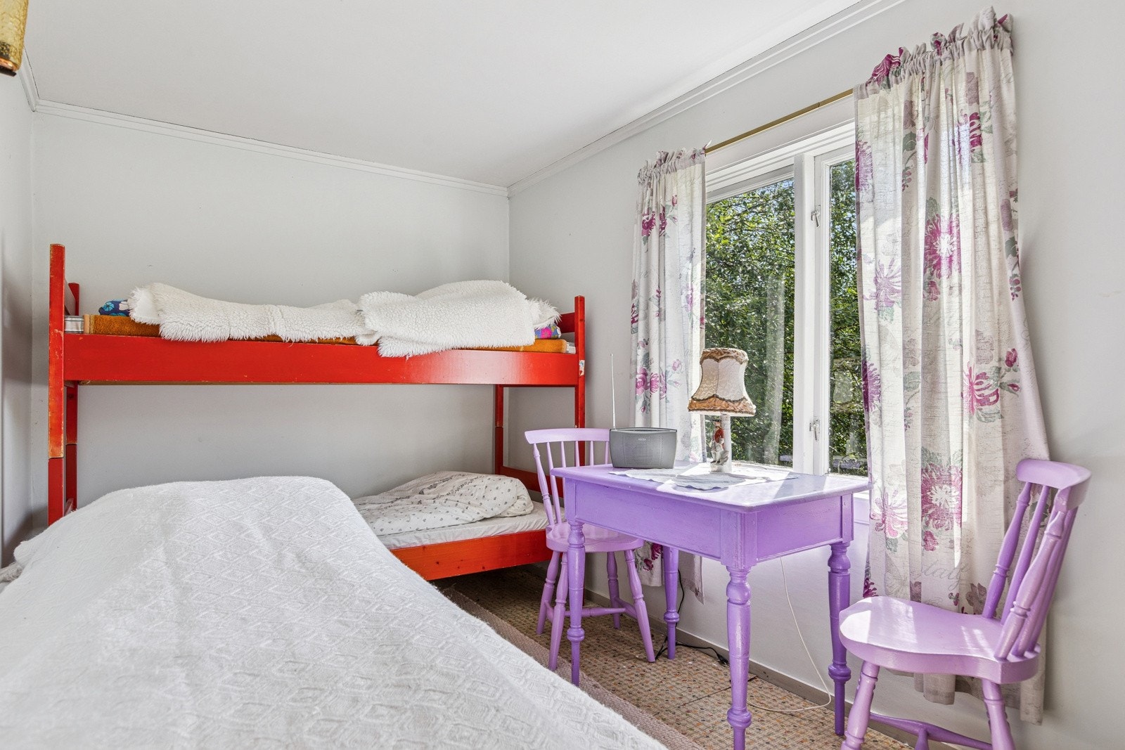 Soverom på ca. 8 kvm med inngang fra hoversoverommet Galleribilde