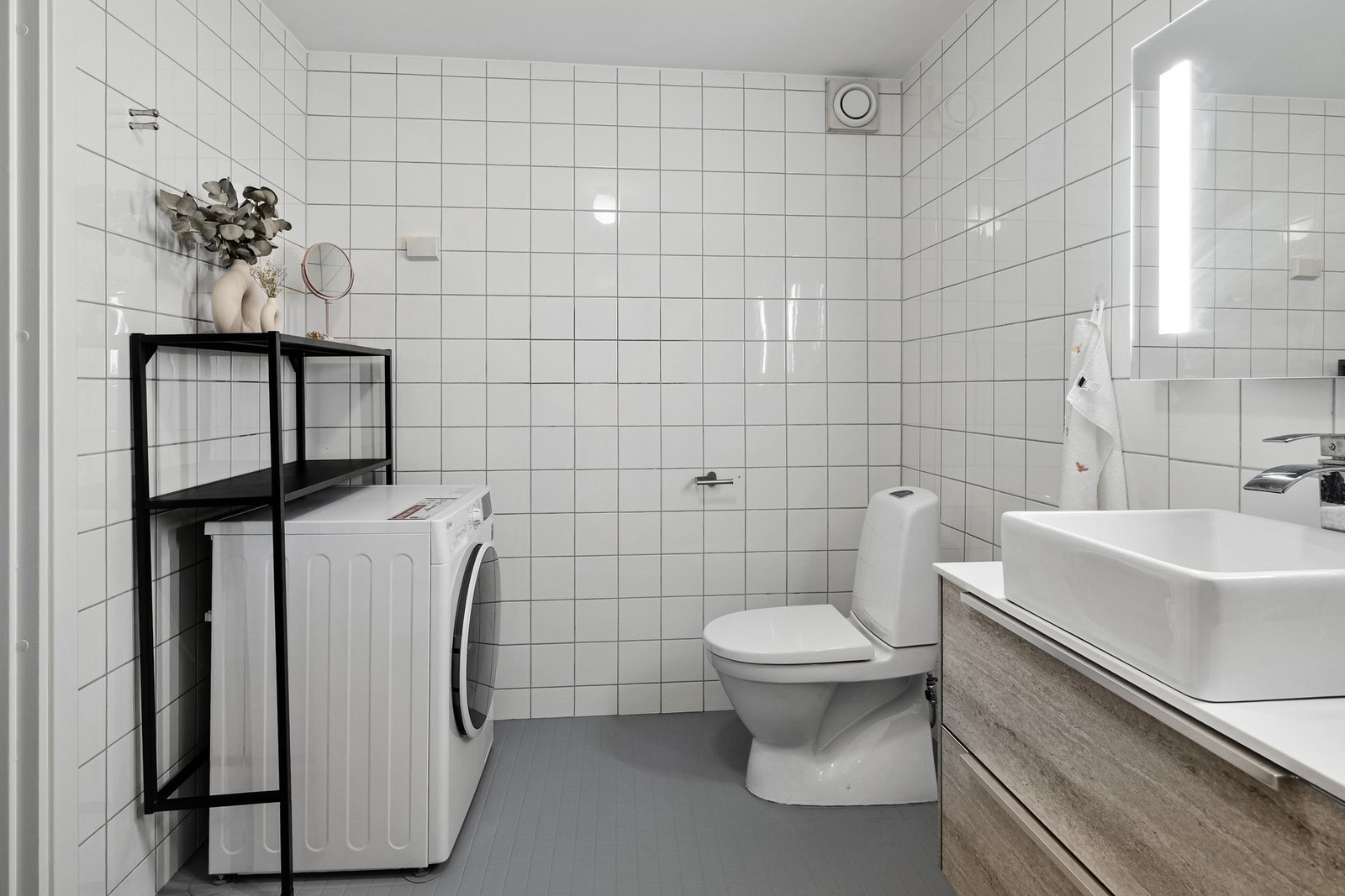 Opplegg for vaskemaskin og tørketrommel. Galleribilde