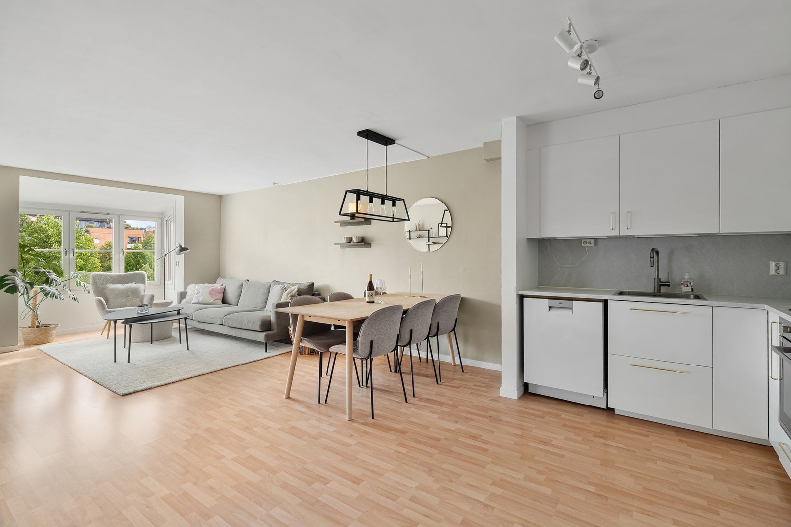 Åpen stue- og kjøkkenløsning. Galleribilde