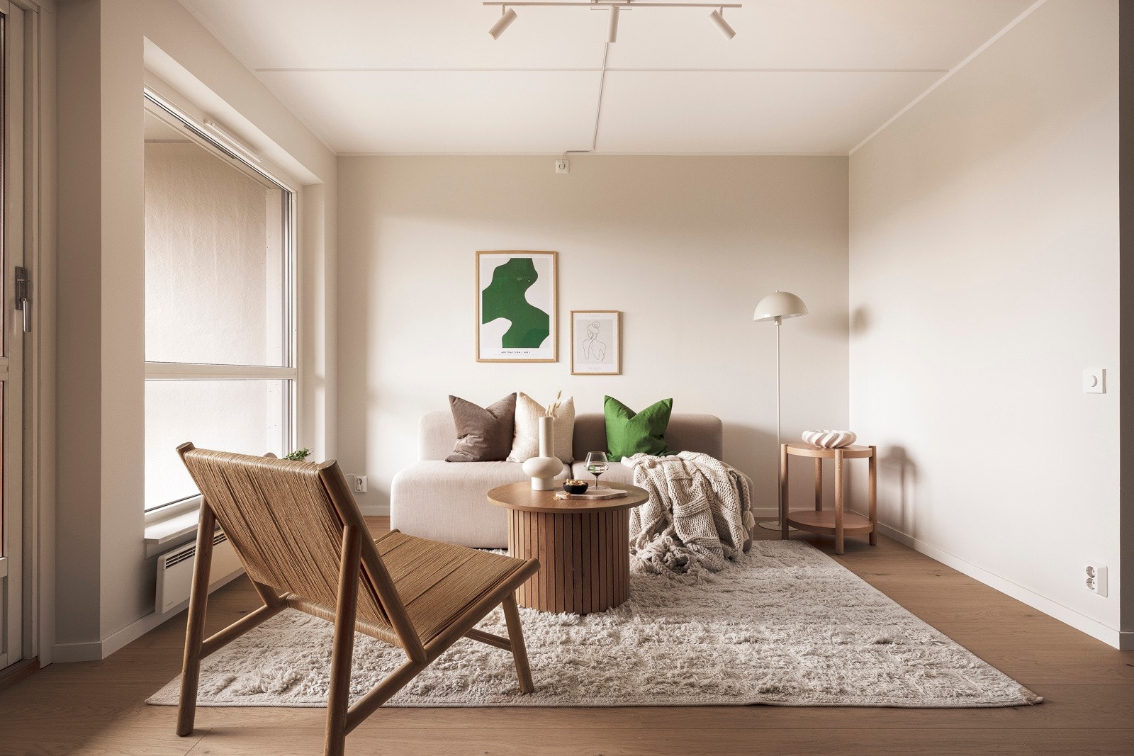 - Leiligheten har en åpen stue/kjøkkenløsning på 29,1 kvm - Galleribilde