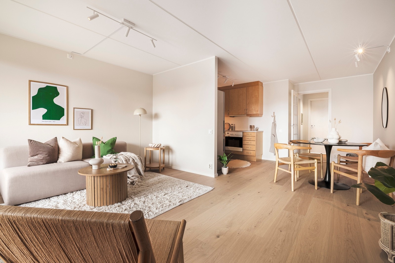 - Planløsningen gjør det enkelt å møblere i soner - Galleribilde