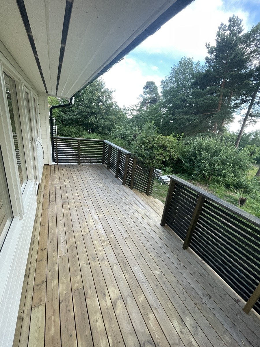 Terrasse. Relativt stort uteareal foran som blir opparbeidet til innflytning. Galleribilde