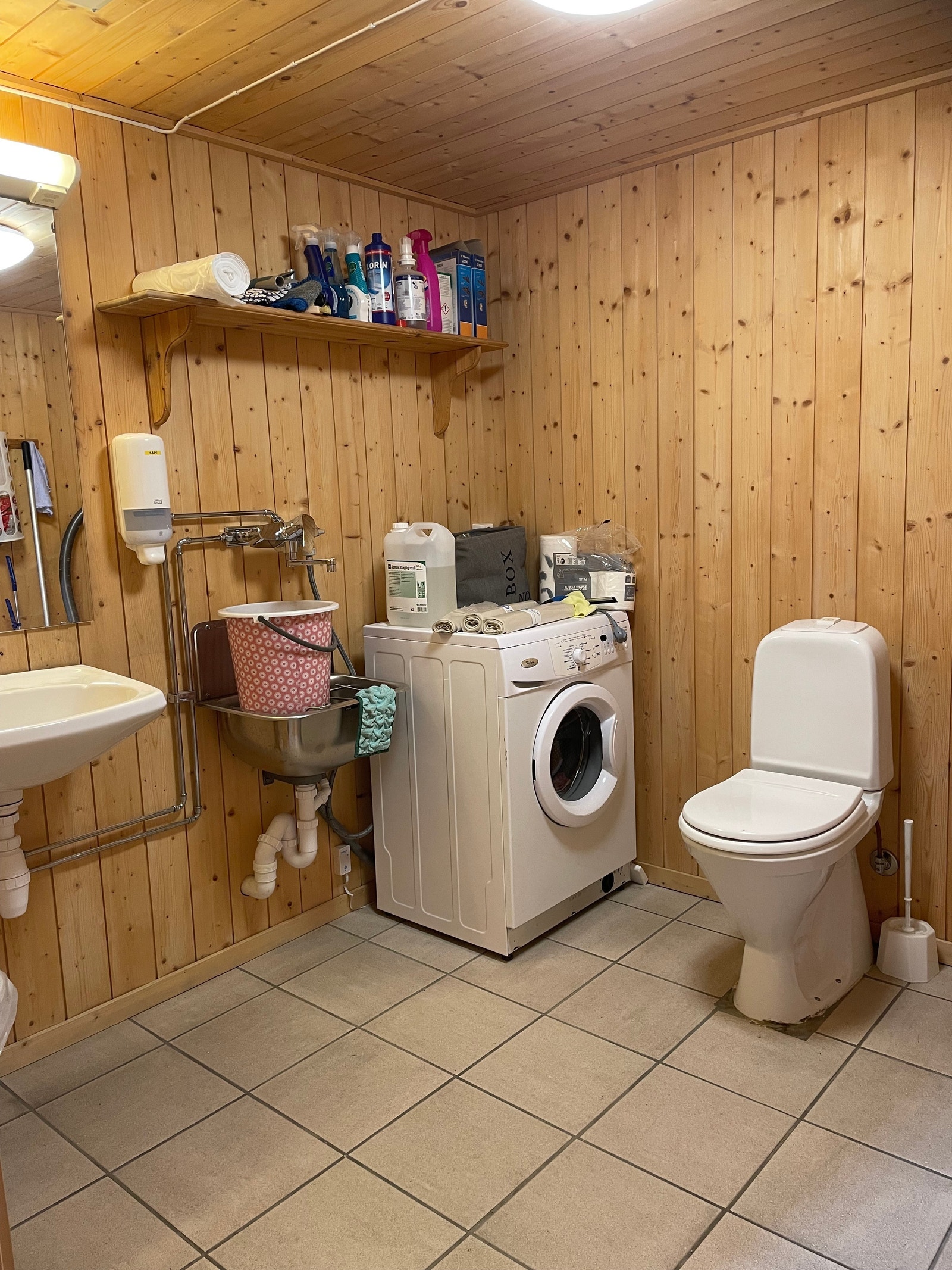 Vaskerom med HC-toalett Galleribilde