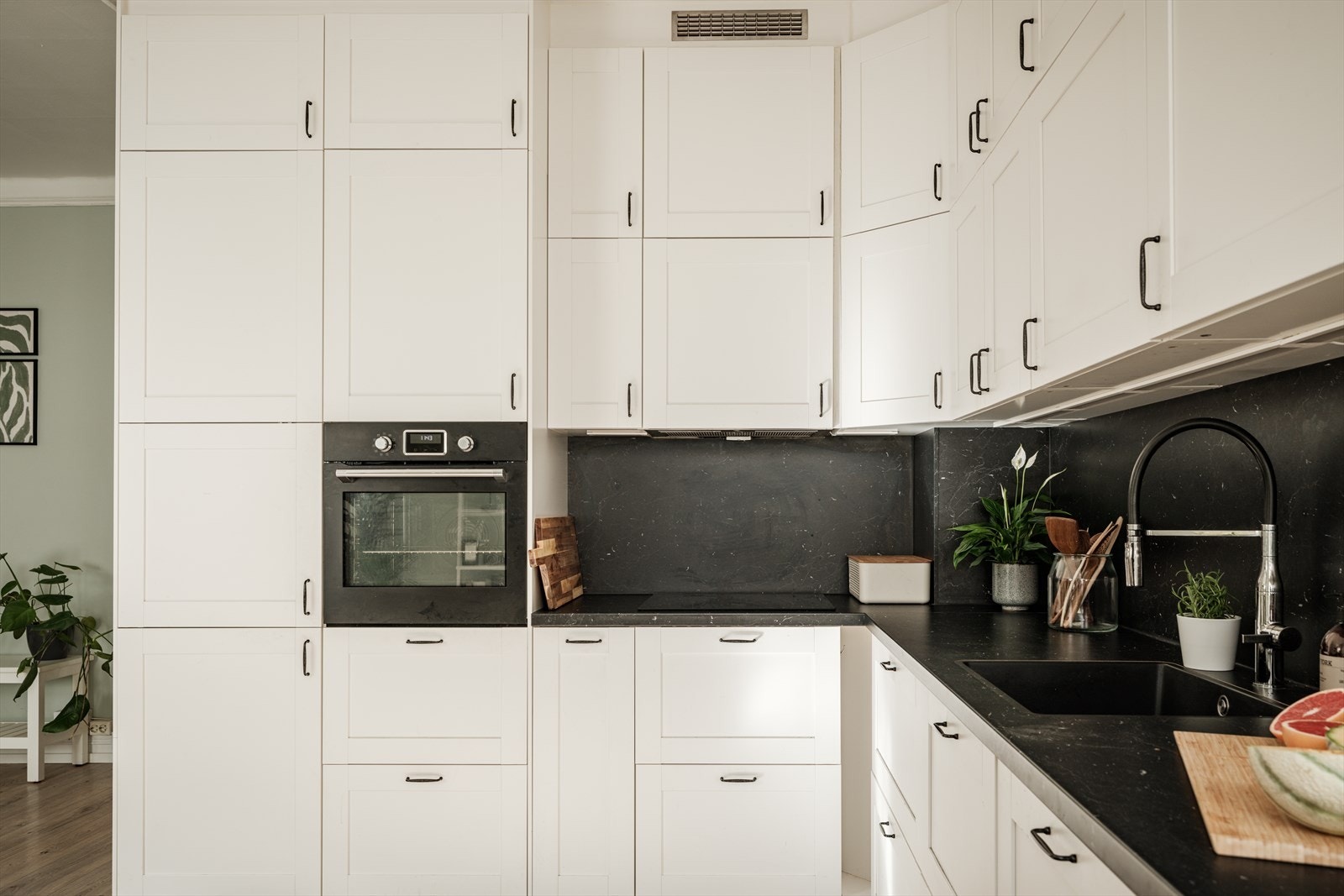 Over stekesonen er det montert kullfiltervifte. Galleribilde