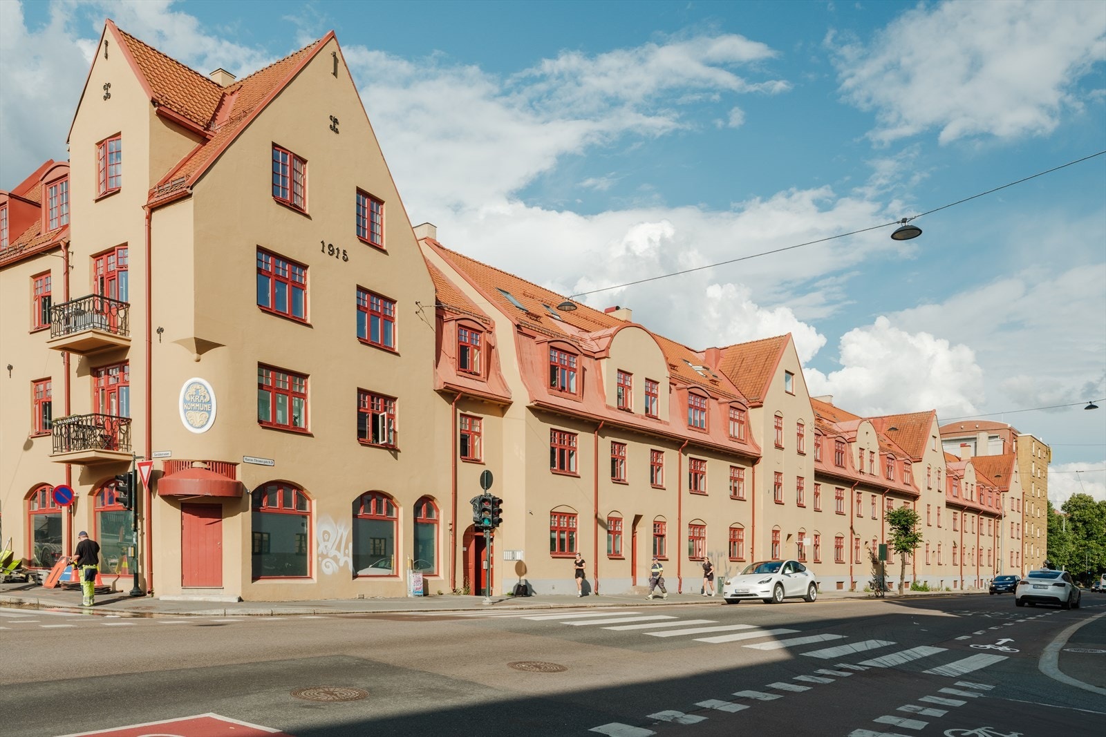 Emblement på hjørnet med "Kra kommune" er en forkortelse for "Kristiania kommune" og reflekterer et bygg med historie i veggene. Galleribilde