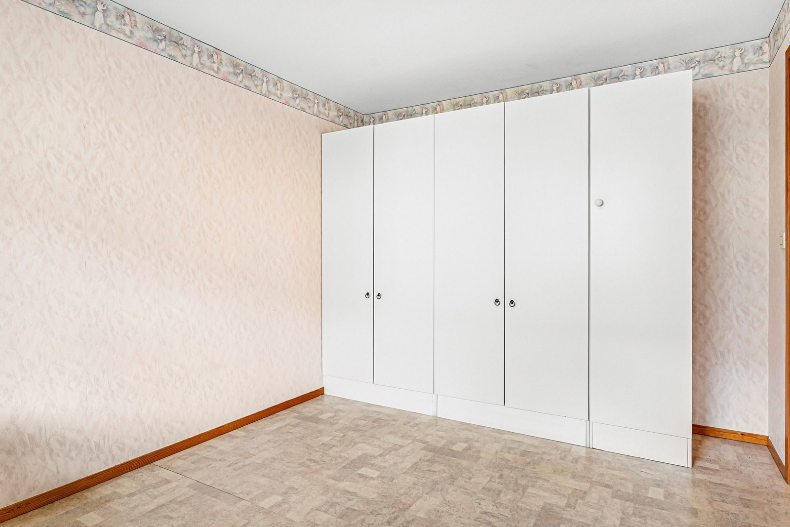 Hovedsoverom med garderobeskap Galleribilde