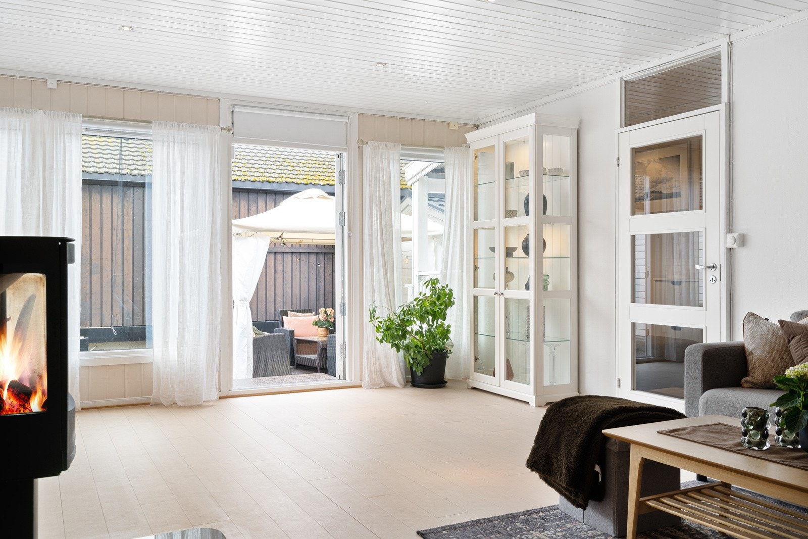 Fra stuen er det utgang til en romslig markterrasse . Galleribilde