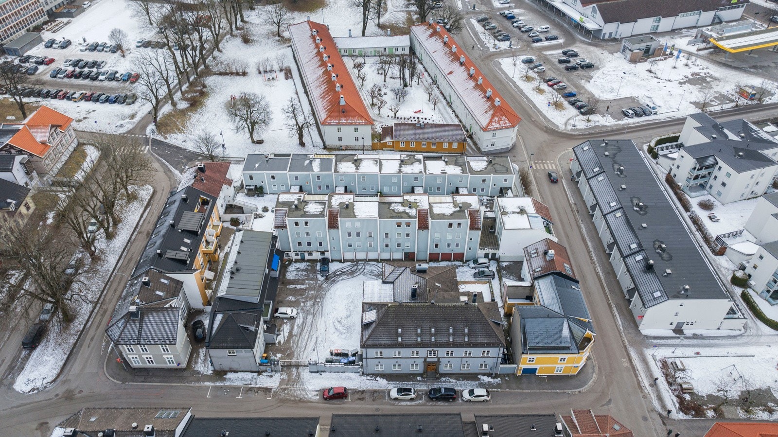 Langs bryggene i Tønsberg kan du nyte av båtlivets gleder og et stort utvalg av restauranter, kafeer og barer. Galleribilde