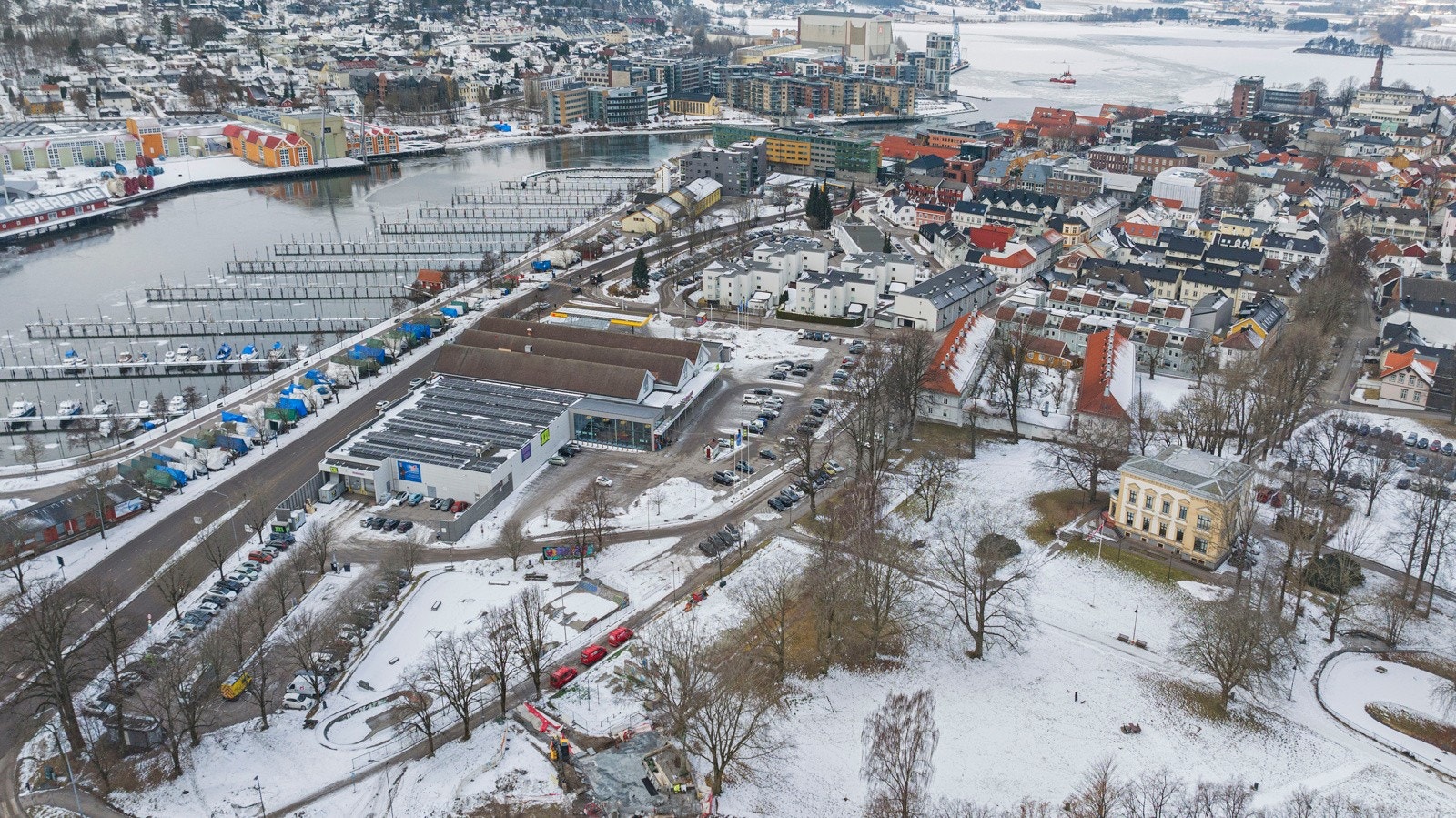 Tønsberg er en populær by som har sitt absolutte høydepunkt sommerstid, med stor turisme og et yrende folkeliv. Galleribilde
