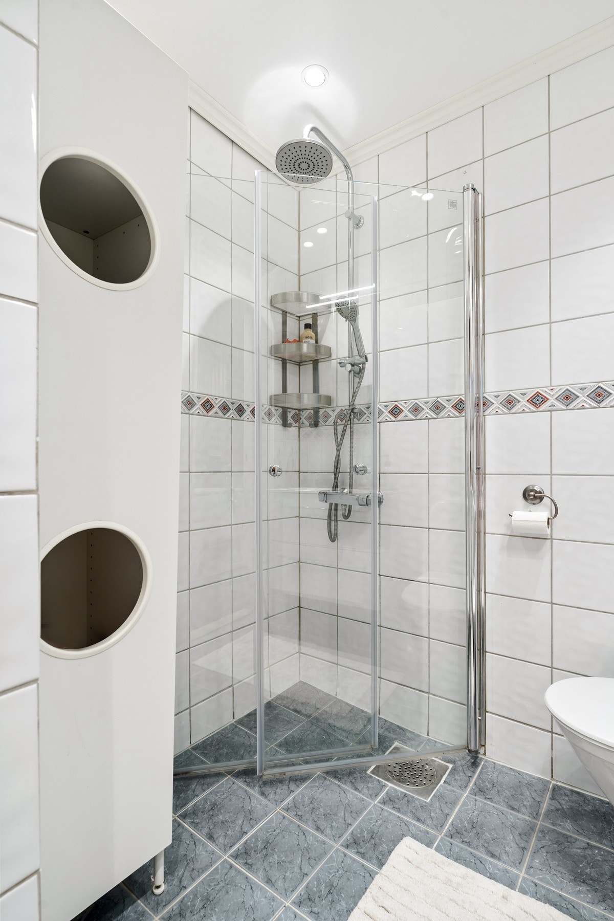 Dusjløsningen kombinerer regndusj og hånddusj for optimal komfort. Galleribilde