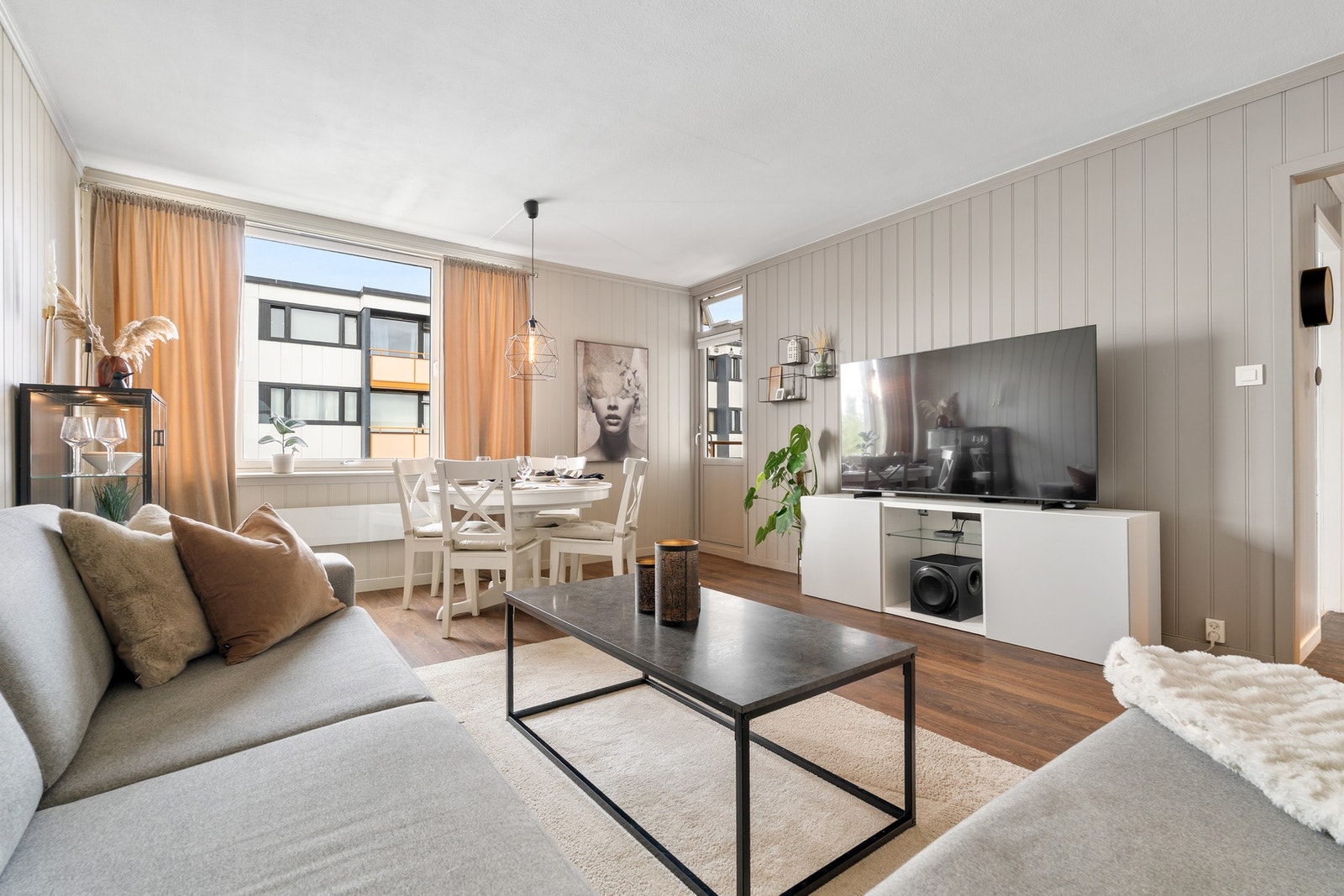 EiendomsMegler 1 ved Anders Keiseraas har gleden av å presentere Saupstadringen 33 D. Galleribilde