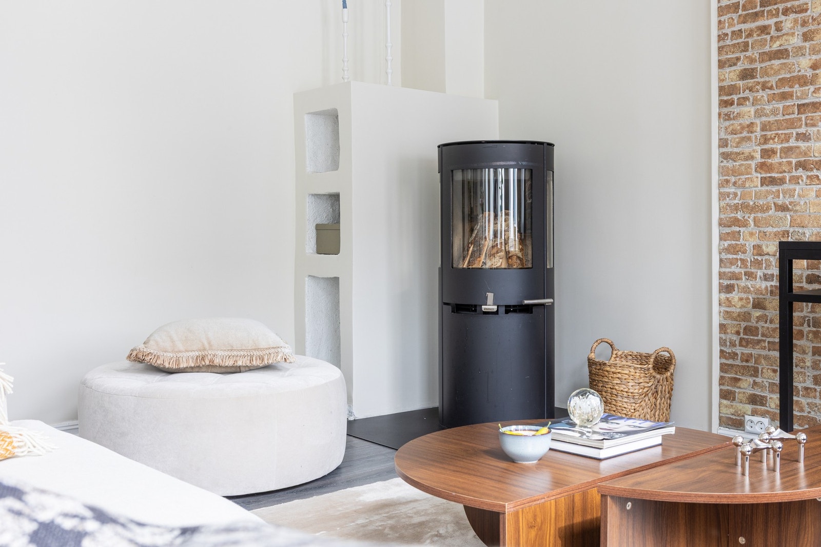 Peisovn i stue. Galleribilde