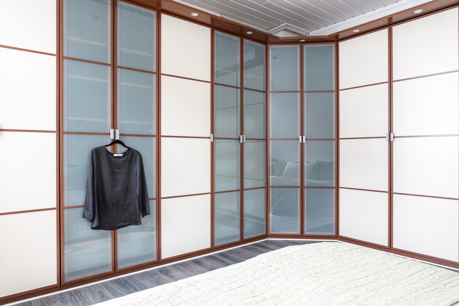 Det er god plass til garderobeinnredning. Galleribilde