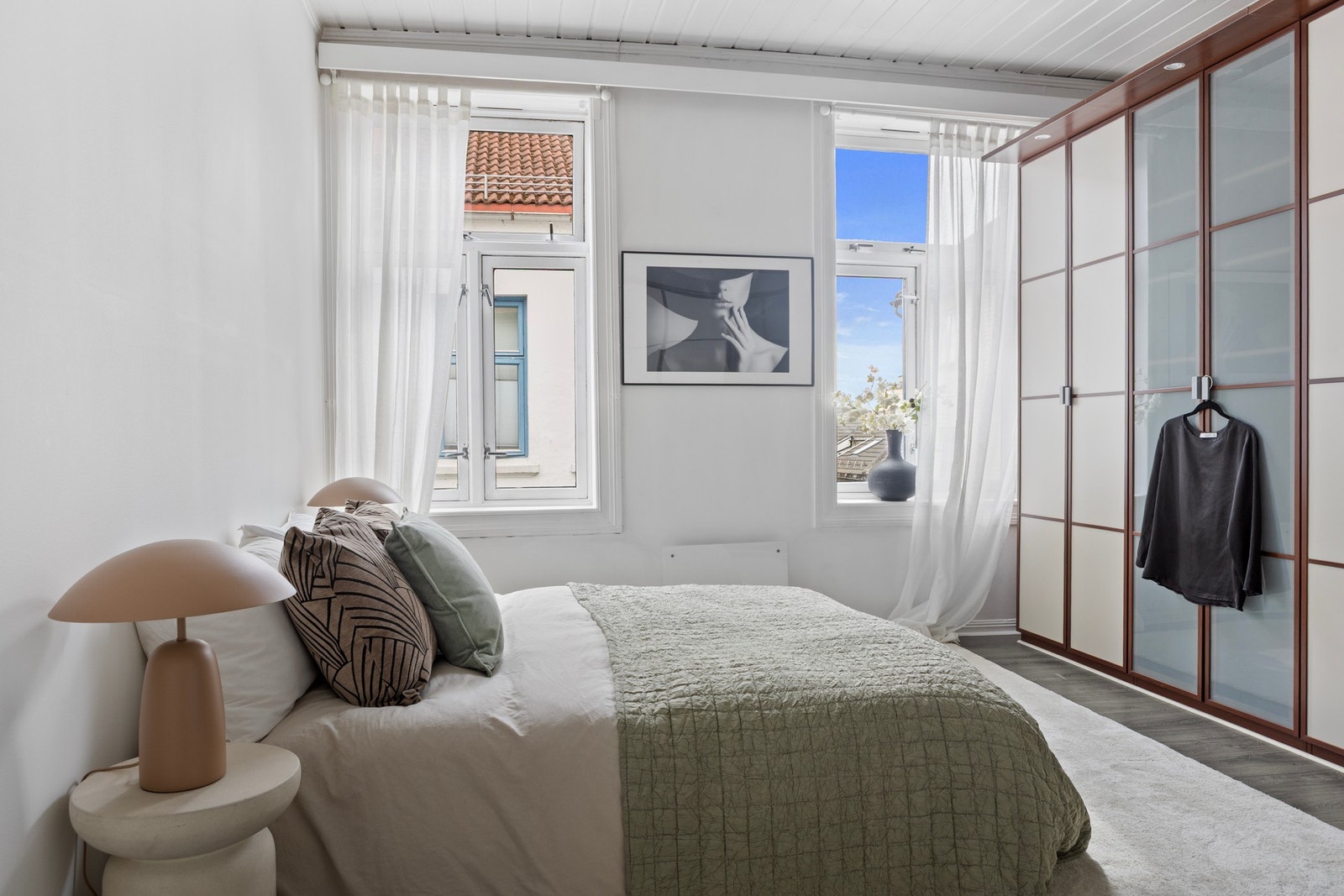 Master soverom vender mot stille og rolige omgivelser. Galleribilde