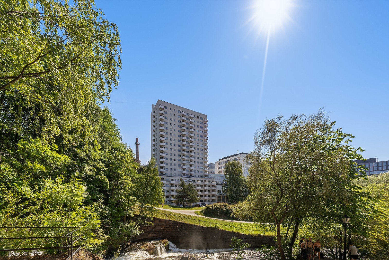 Boligen har en svært attraktiv og populær beliggenhet sentralt på Grünerløkka ved Torshov, med nærhet til alt av kulturelle begivenheter, parker og utesteder Galleribilde