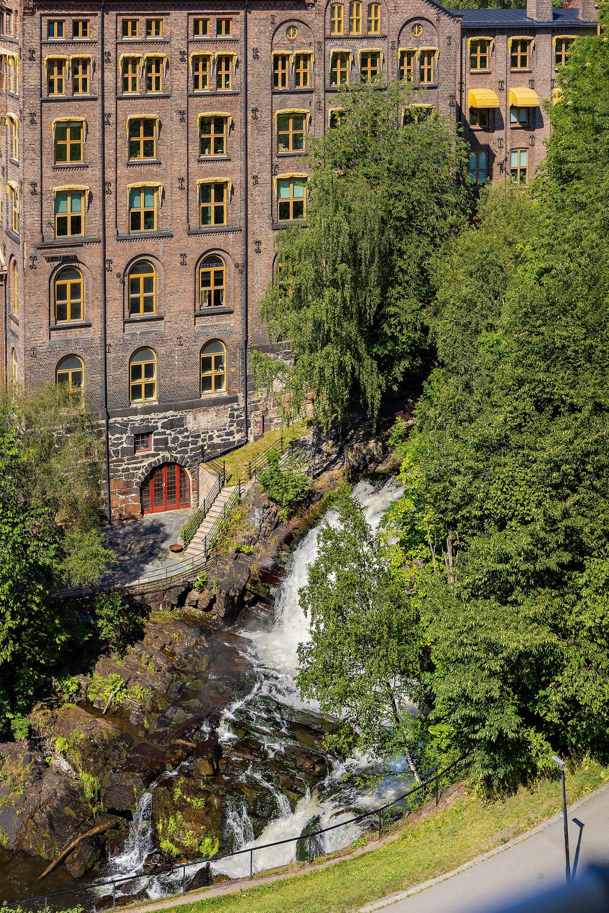 Nærmere fossefall midt i Osloby kommer en ikke Galleribilde