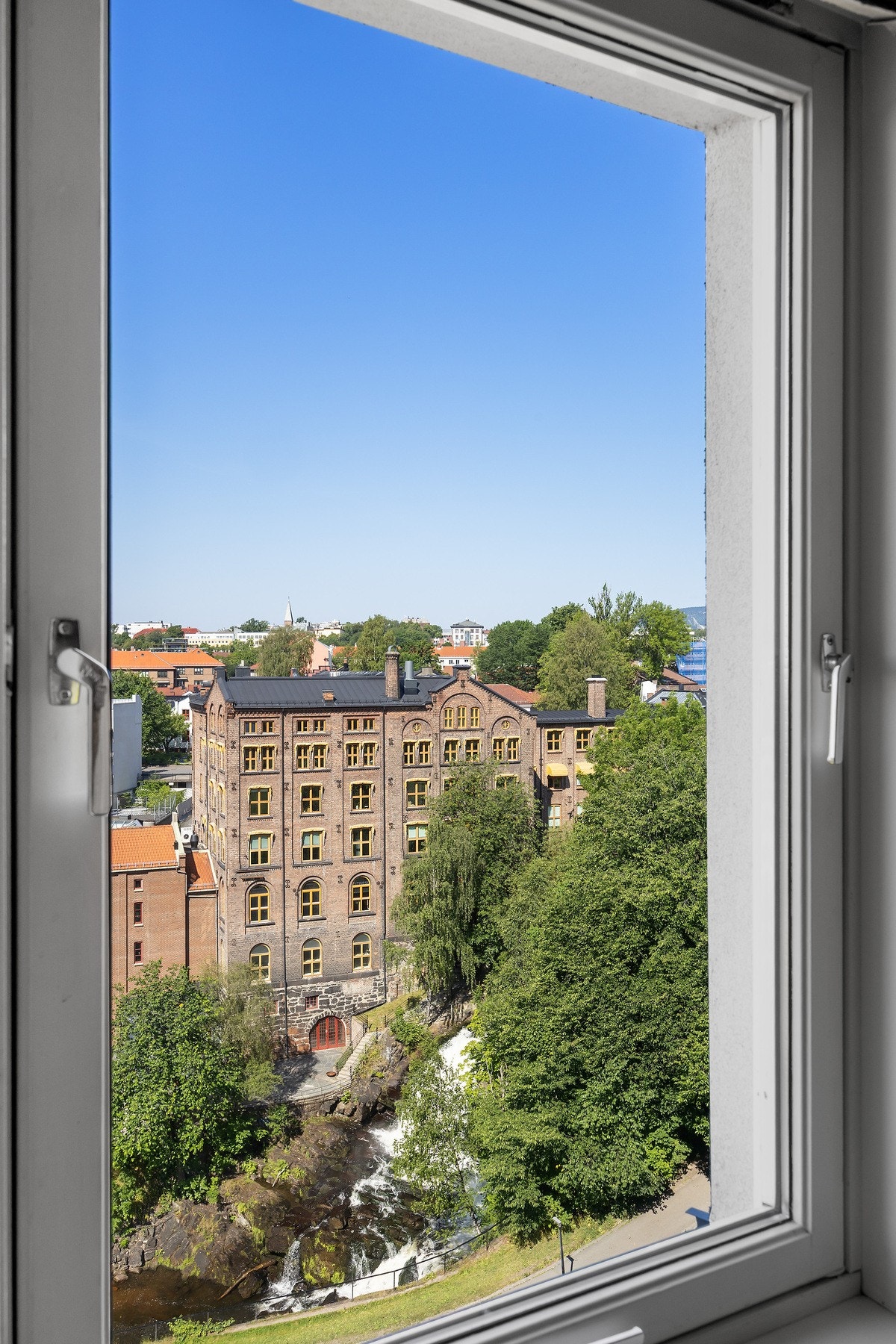 Utsikten fra soverommet mot akerselva Galleribilde