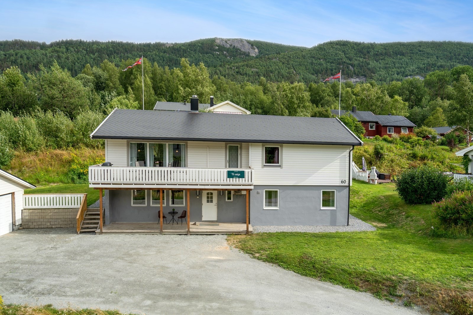 Stor og innholdsrik enebolig over to plan som har en god planløsning. Galleribilde