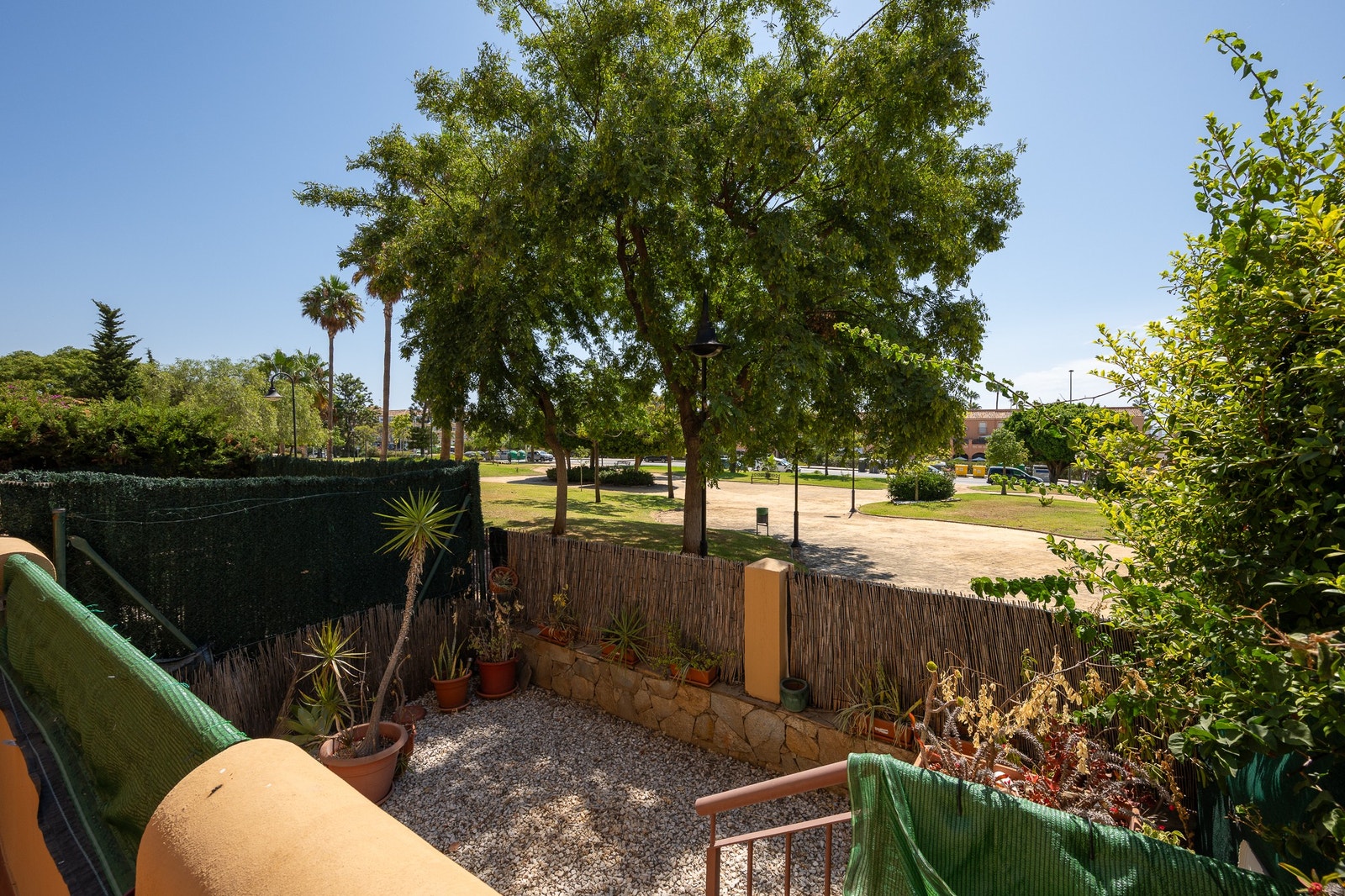 Man har også en privat hage Galleribilde