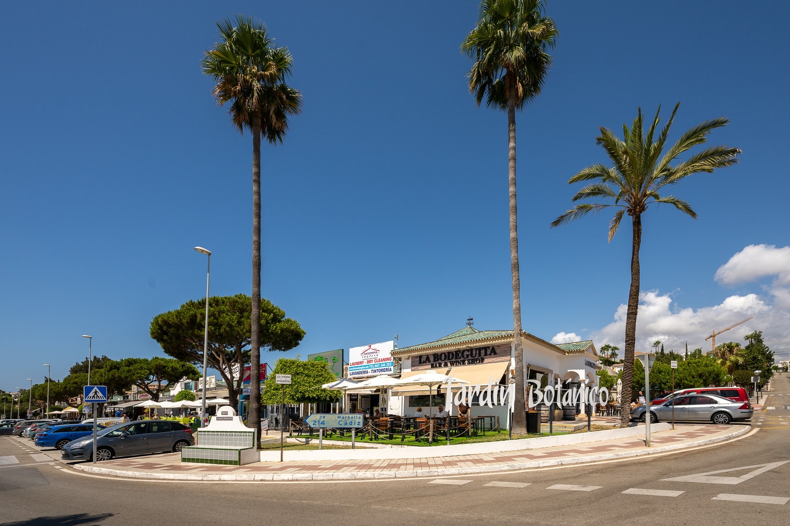 Restaurant-gaten ligger kun et steinkast fra leiligheten. Galleribilde