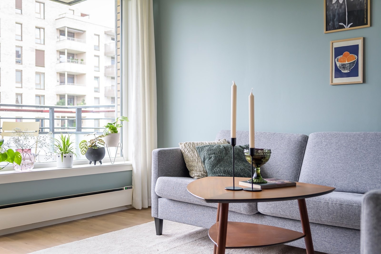 Hele leiligheten holder en moderne standard med delikate overflater og fargevalg Galleribilde
