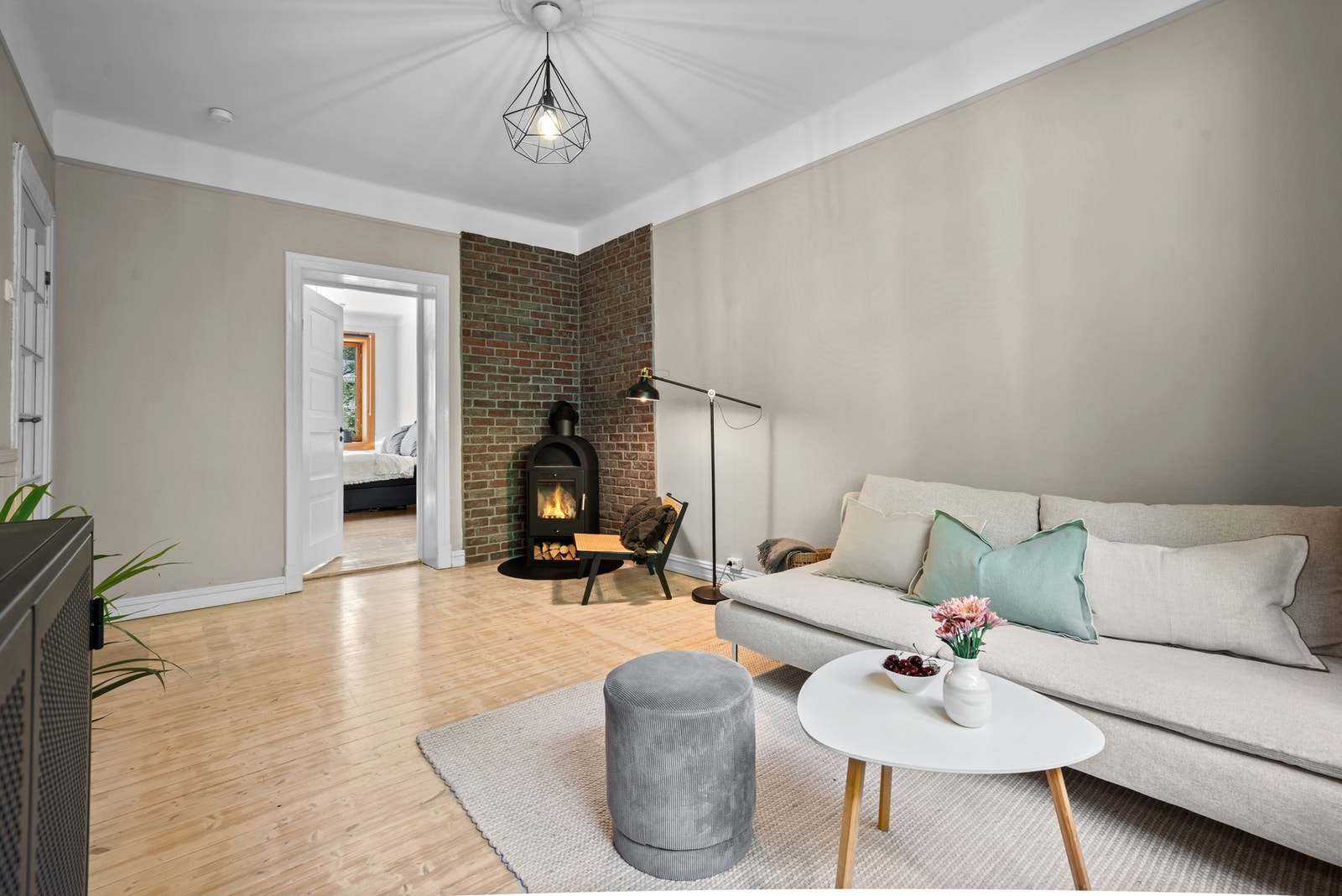 Peisovnen fra 2020 gir en praktisk oppvarmingskilde og skaper en lun atmosfære. Galleribilde