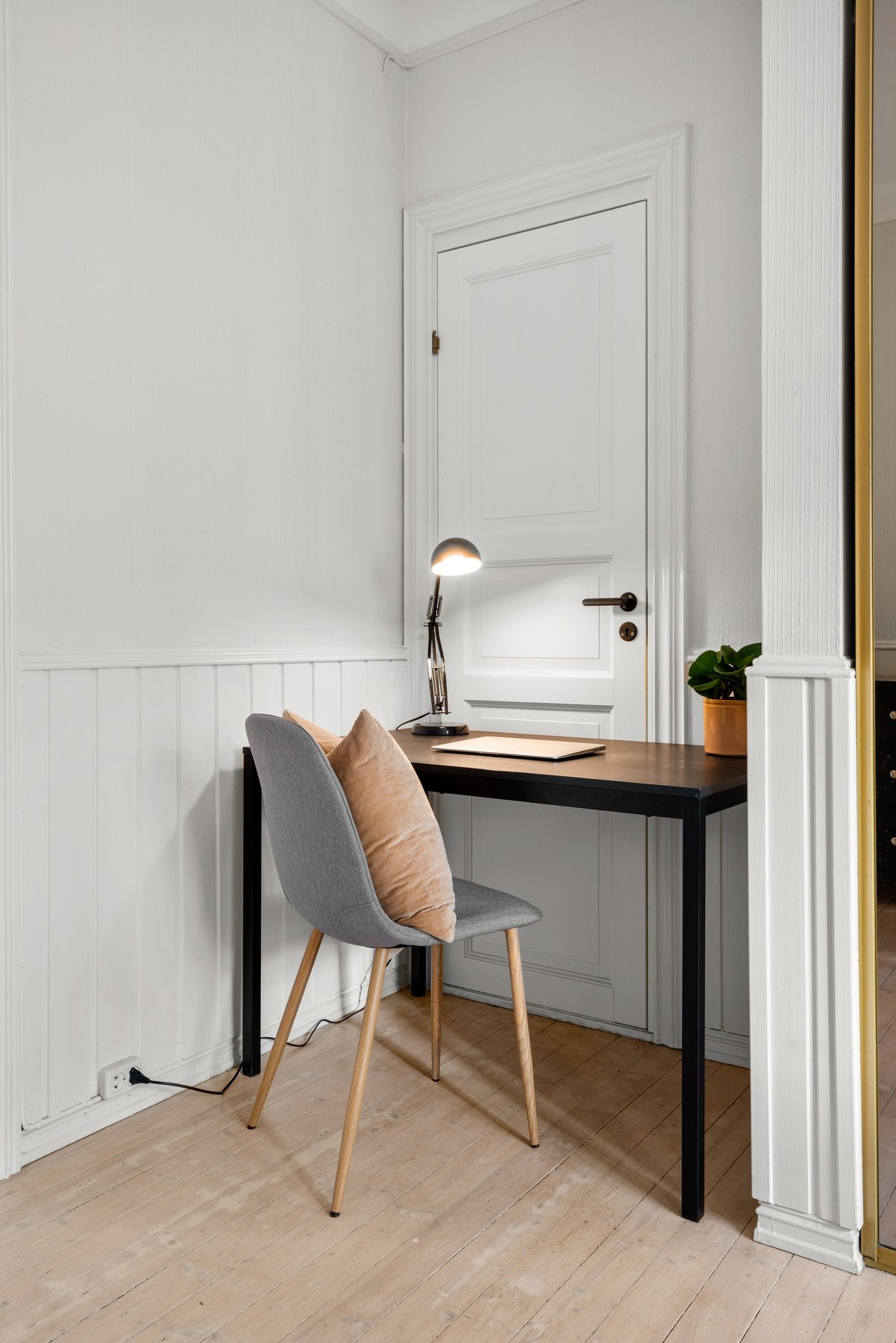 Plass til liten skrivepult på soverommet om ønskelig. Galleribilde