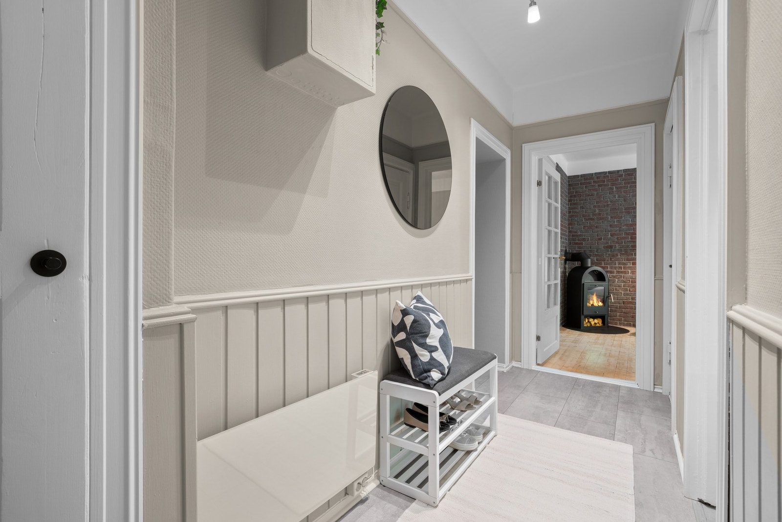 Rommets størrelse gjør det enkelt å holde organisert, samtidig som det er tilstrekkelig plass for både oppheng og oppbevaring. Galleribilde