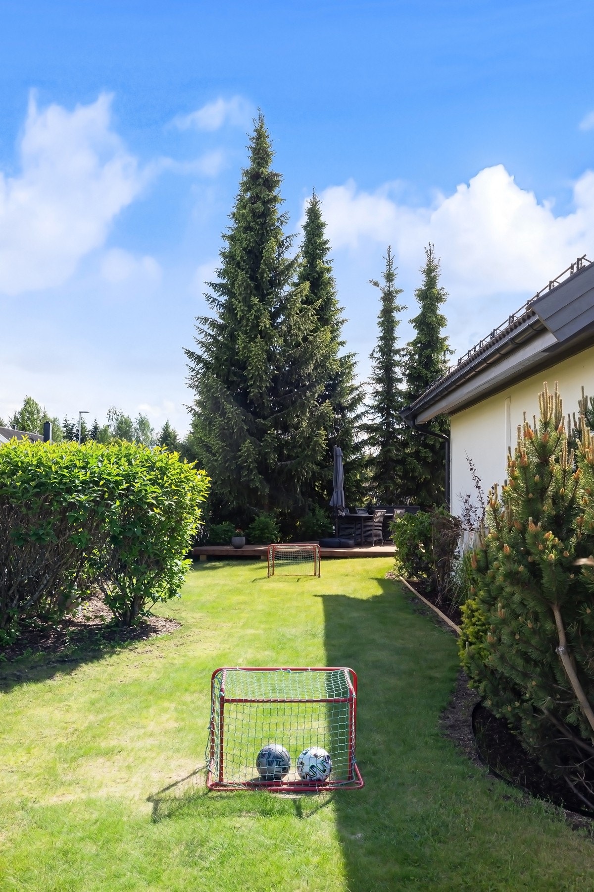 Her har barna mulighet for aktiviteter i hagen. Galleribilde