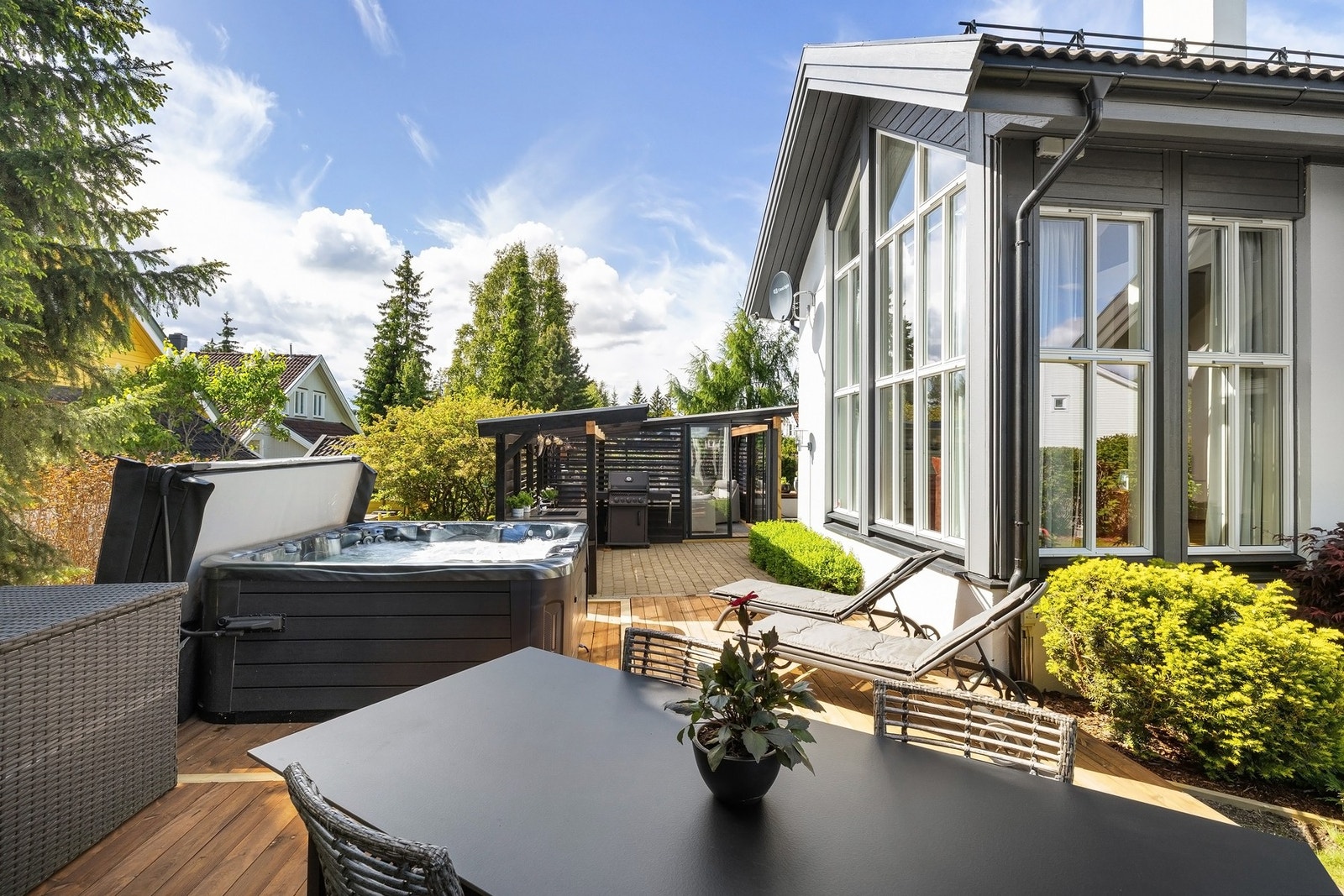 Her er det også en spiseplass ute. Galleribilde