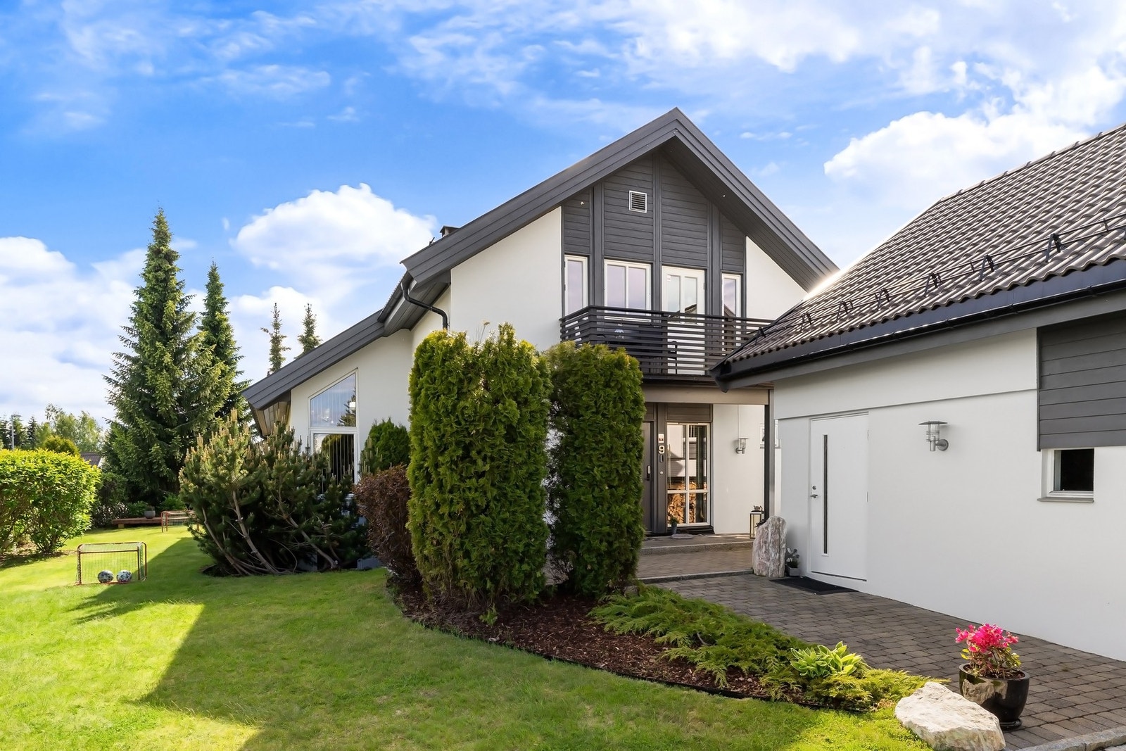 Innbydende enebolig oppført i 2002. Galleribilde