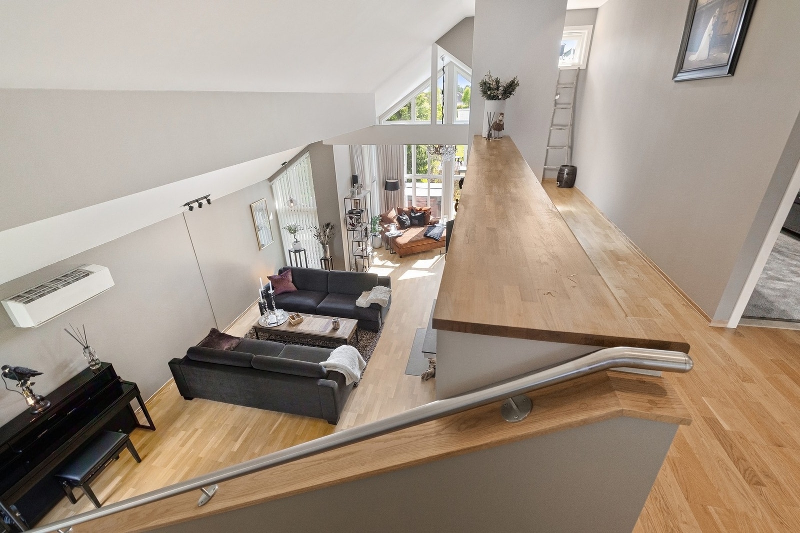 Overblikk over stuen. Galleribilde