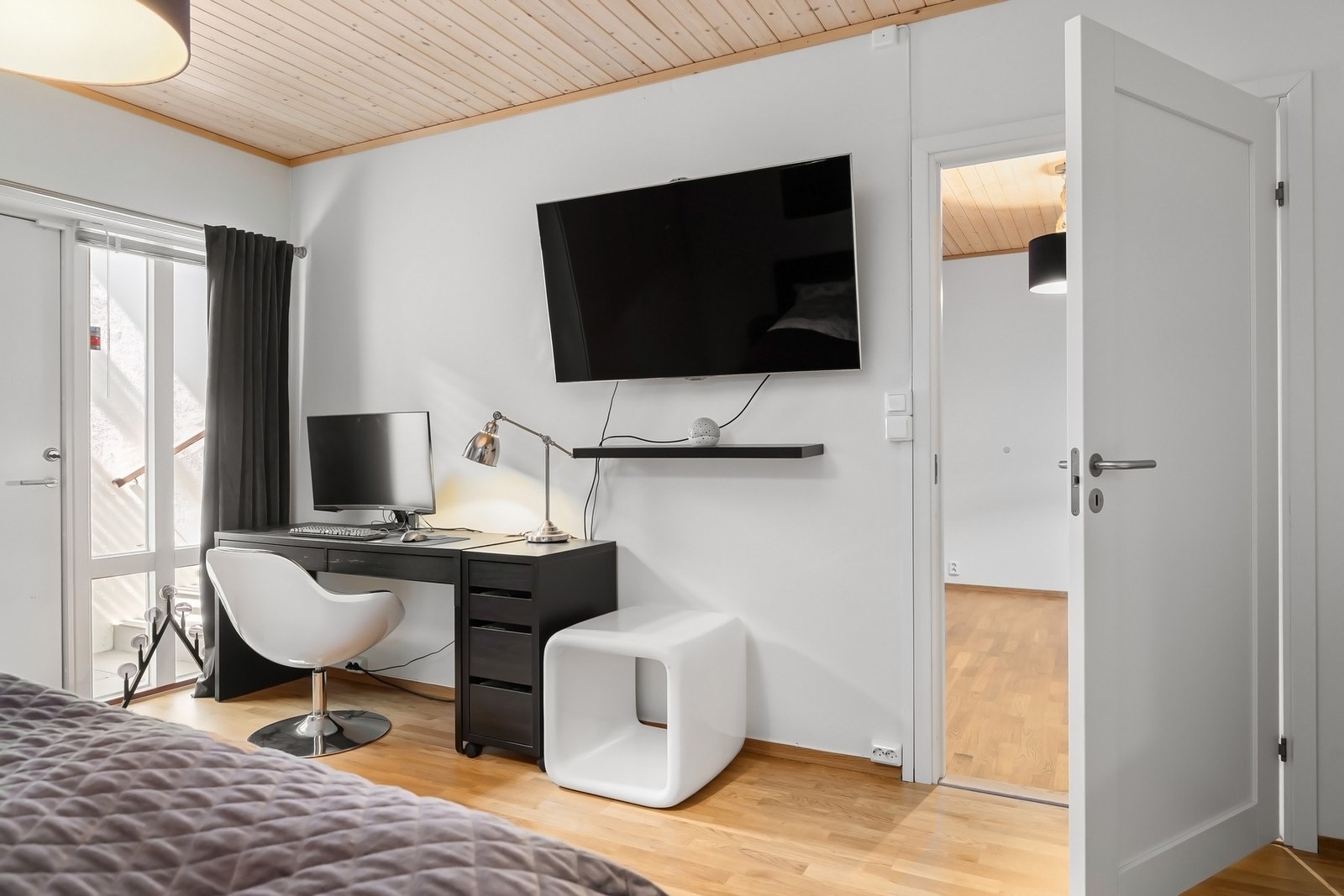 Soverom 3: Lyst soverom med egen utgang. Galleribilde