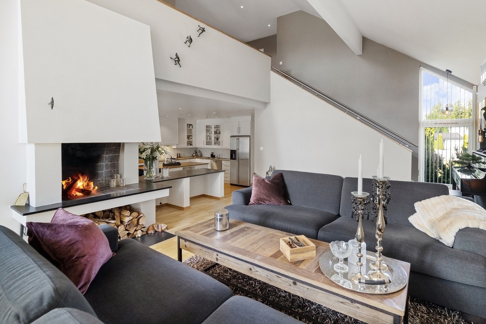 Stuen har direkte tilgang til kjøkkenet. Galleribilde