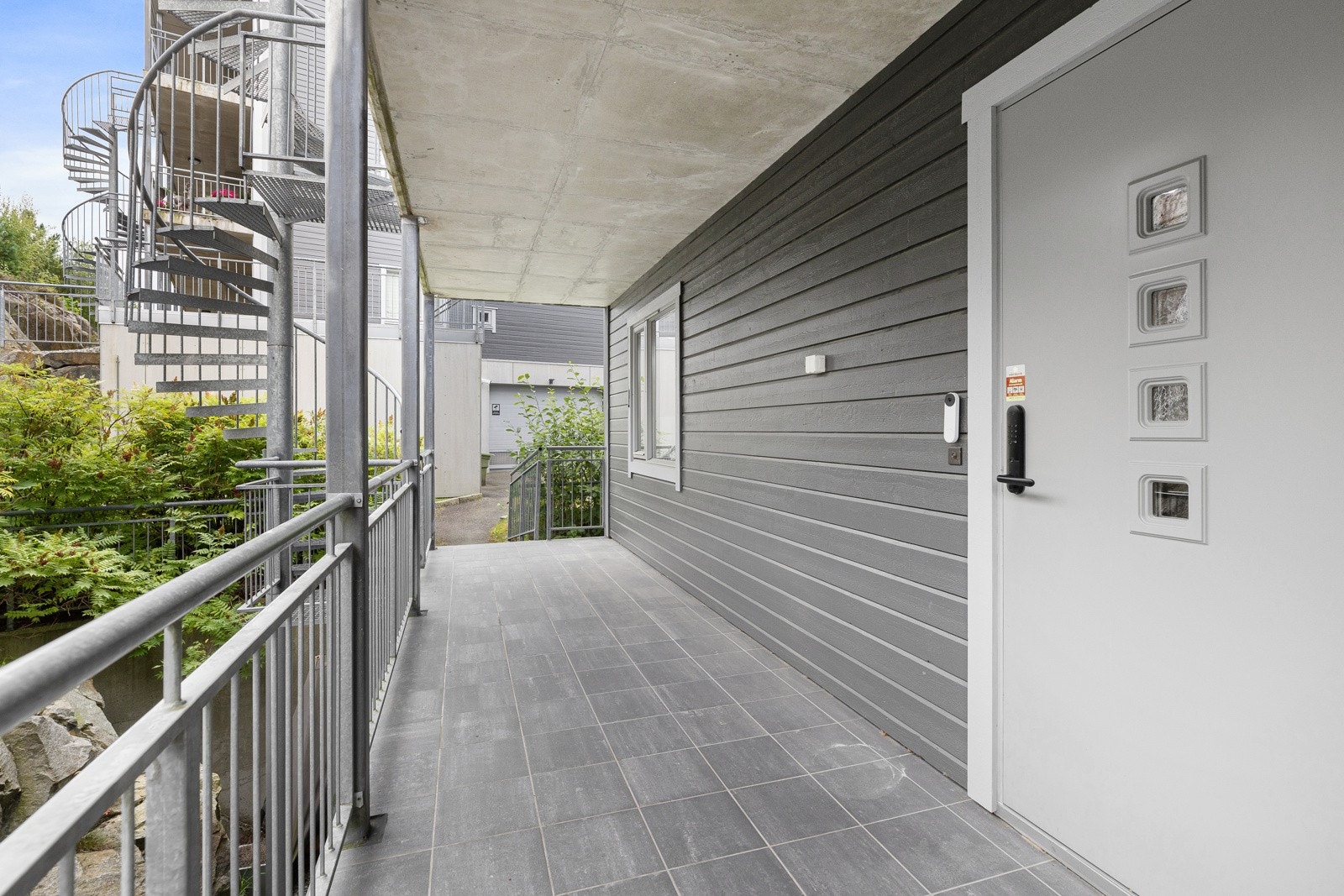 Boligen har egen inngang fra felles svalgang Galleribilde