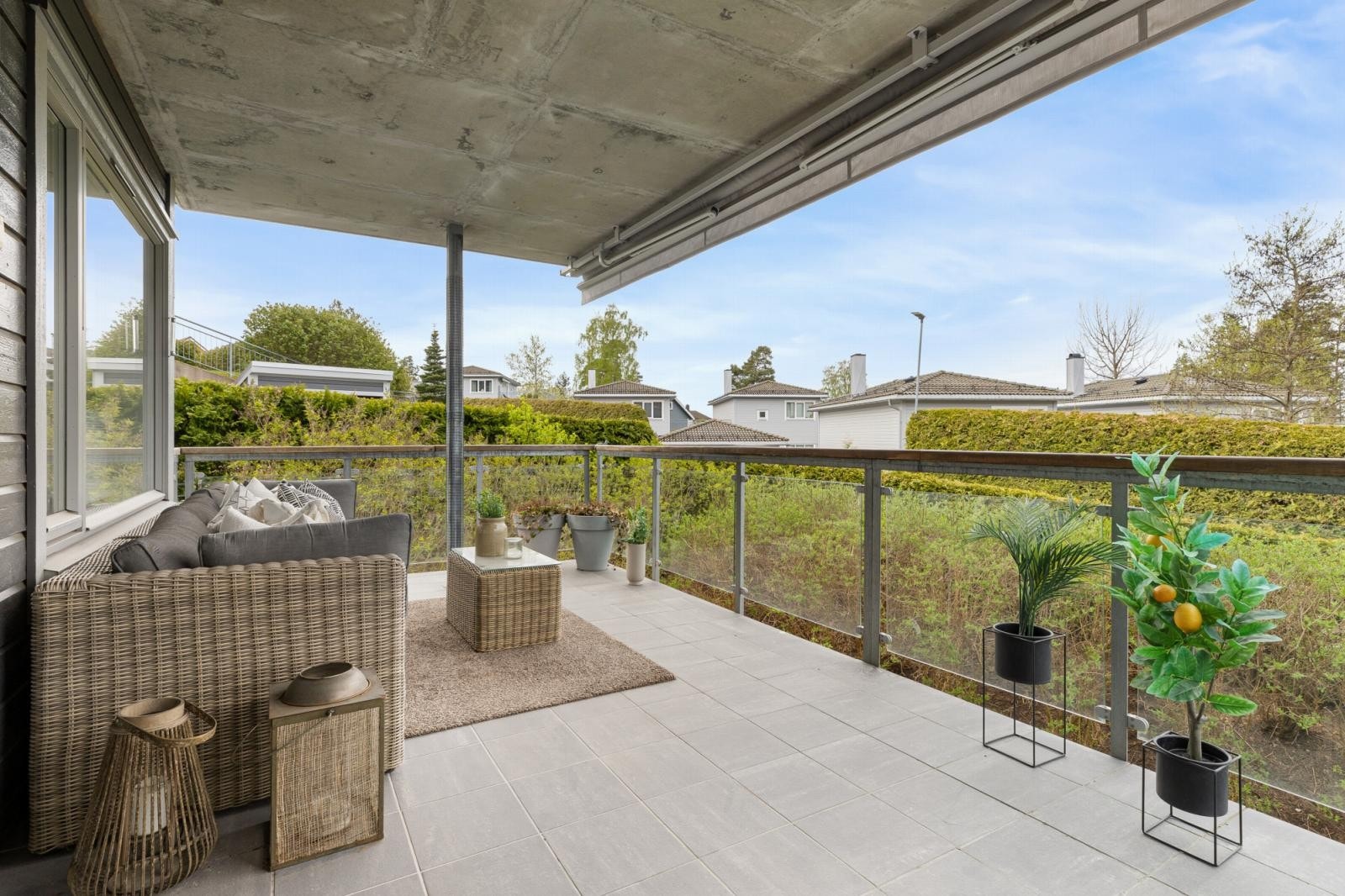 Overbygget balkong med hyggelig utsyn Galleribilde