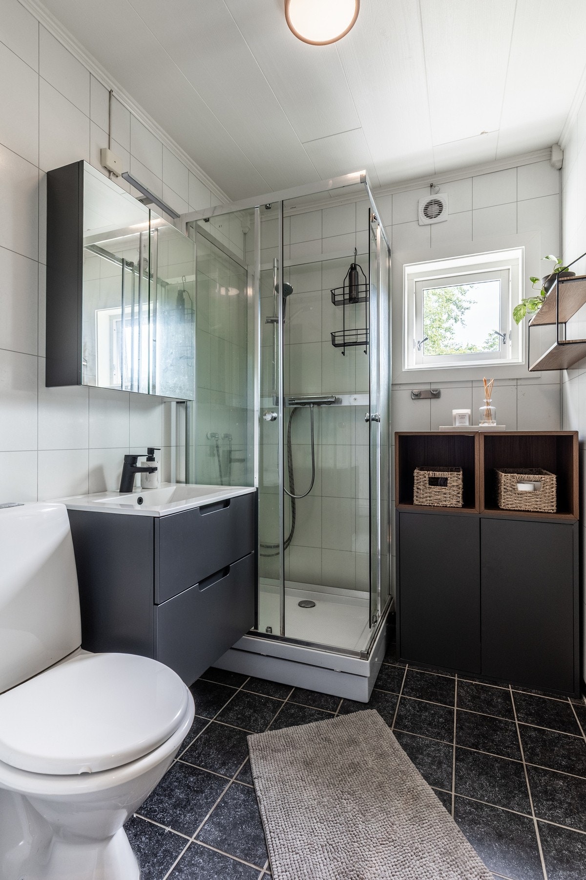 Flott baderom som holder et tidløst preg Galleribilde